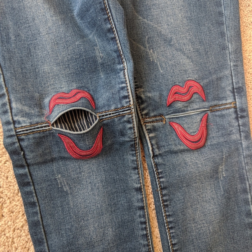 Women's Skinny Jeans with Red Lip Embroidery